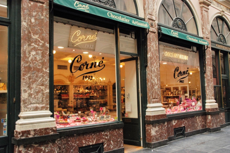 vitrine-ST JEAN CAP FERRAT-min_chocolate_chocolaterie_shop_luxury_chic_gallery_brussels_belgium-558146